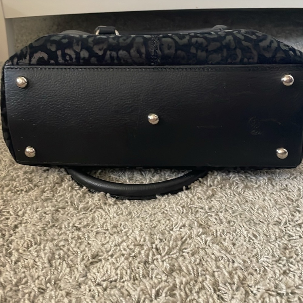 Gun Tote’n Mamas Traditional Open Top Tote Concealed Carry Purse- Black Leopard - Picture 5 of 7